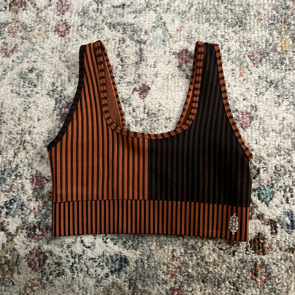 NWOT FREE PEOPLE MOVEMENT SPLIT TWO TONE ATHLETIC BRALETTE